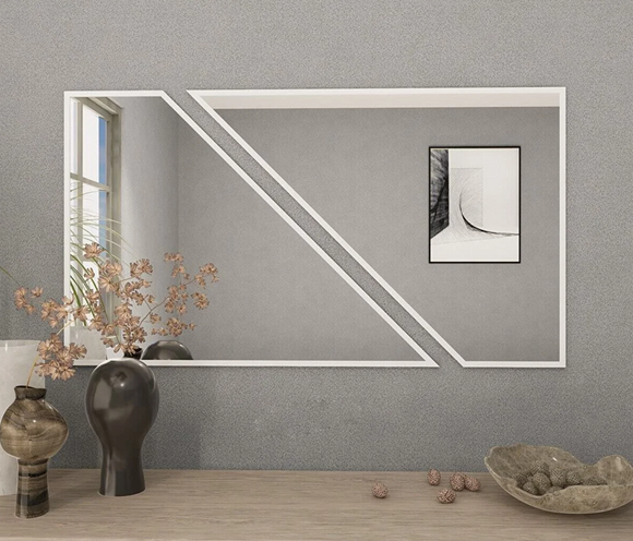 Duże lustro ścienne z białą drewnianą ramą 50x90 cm