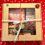 🎁 Turecki Bestseller Box – klasyka, która nigdy nie zawodzi  Jeśli Turcja miałaby swój zestaw startowy dla smakoszy – to właśnie on. Bestsellerowy box pełen najpopularniejszych tureckich rarytasów, które rozkochały podniebienia na całym świecie.  W środku znajdziesz:  * ☕ Kawa turecka mielona (małe opakowanie) – intensywna, aromatyczna, parzona z charakterem. Idealna do słodkości i ploteczek. * 🍬 Lokum – klasyczne Turkish Delight, miękkie, pachnące, wciągające. Nie kończy się na jednym. * 🍫 Kakaowy puddi